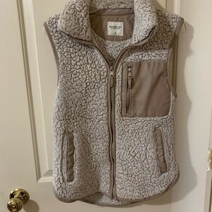 Abercrombie and Fitch size XS women’s Sherpa/faux leather vest